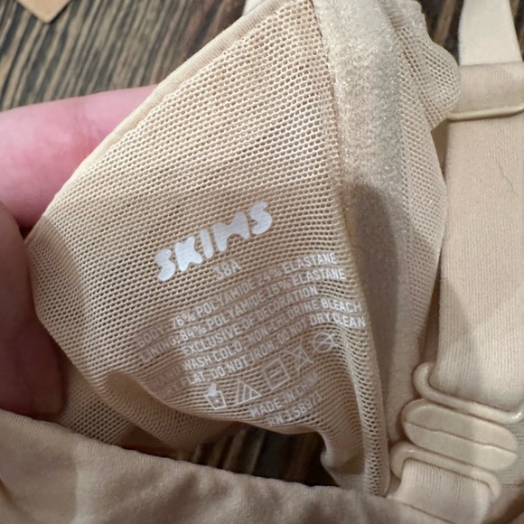 SKIMS NWT NO PADDING Cream Underwire Bra - Picture 4 of 4